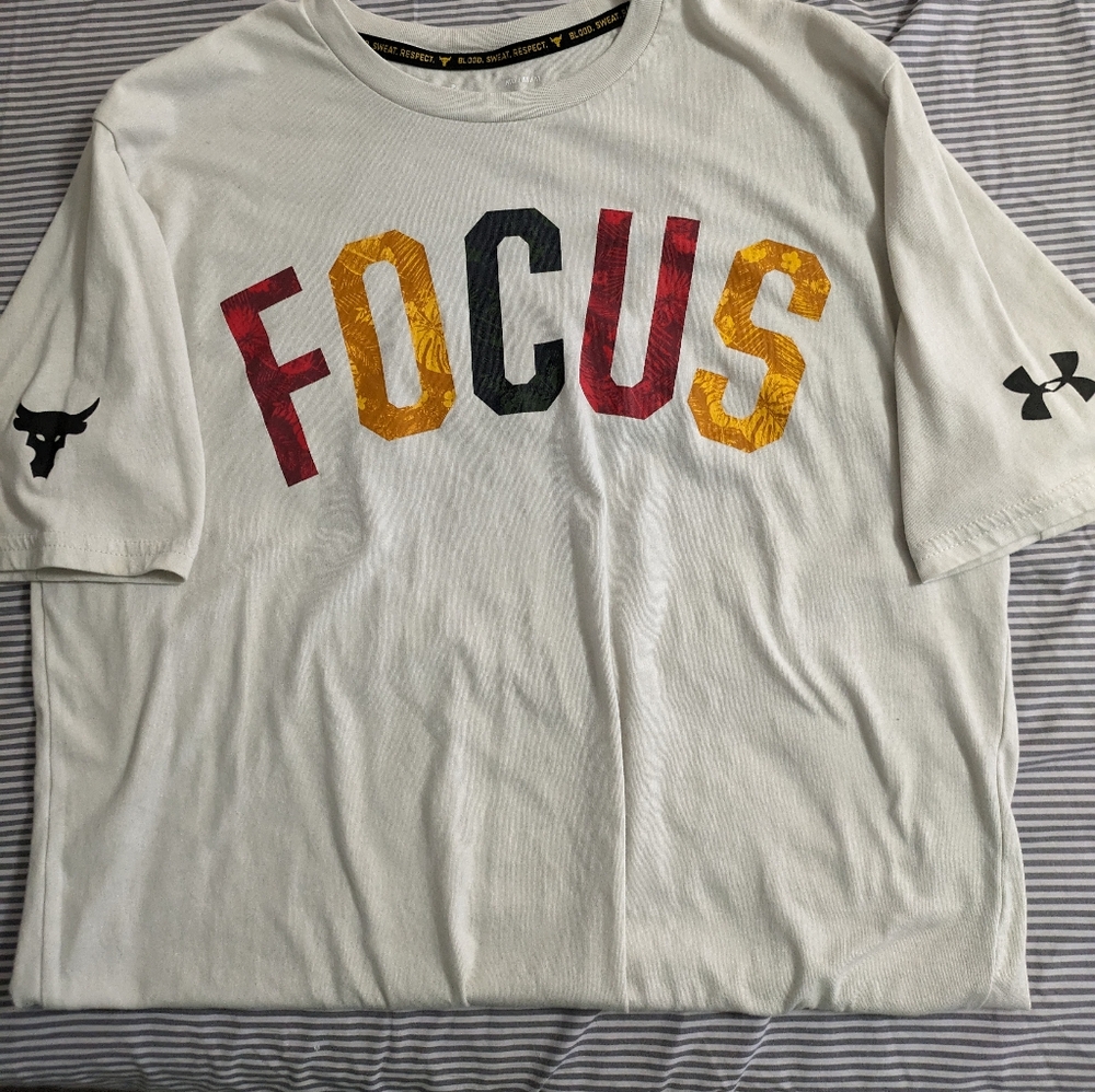 Under armour/rock medium t shirt